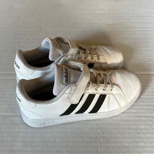 Adidas Boys Classic White Sneakers Size little Kid 3